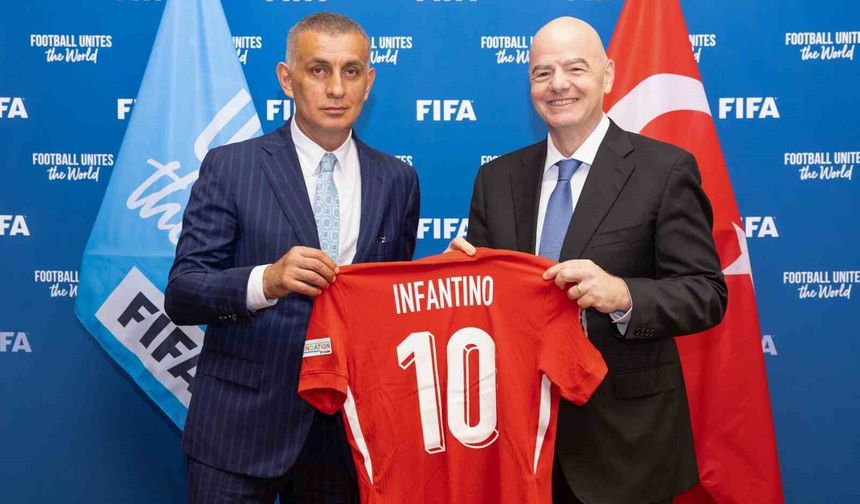 FIFA Başkanı Infantino'dan Türkiye'ye tebrik
