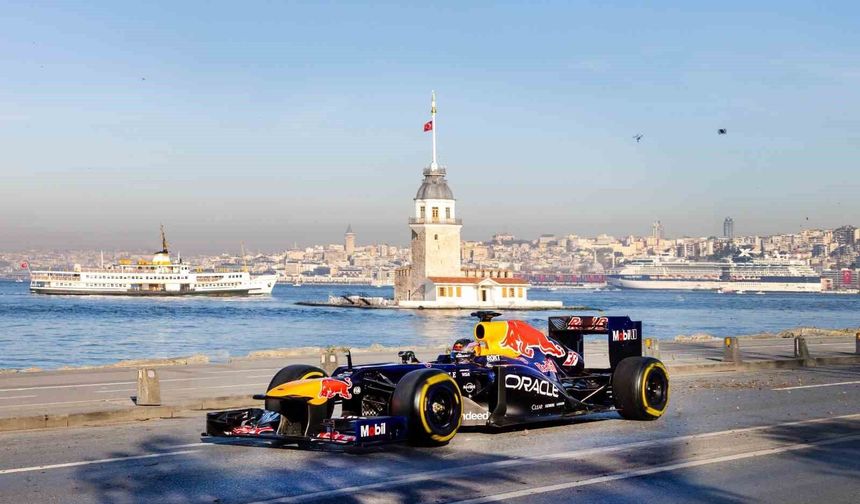 Formula 1 heyecanı 5 yıl sonra İstanbul sokaklarına taşındı