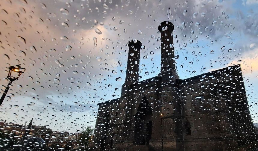 Meteorolojiden kuvvetli sağanak yağış uyarısı