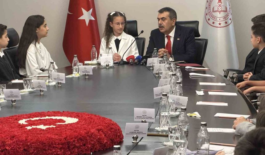 Milli Eğitim Bakanlığı'nda 23 Nisan'da anlamlı devir teslim
