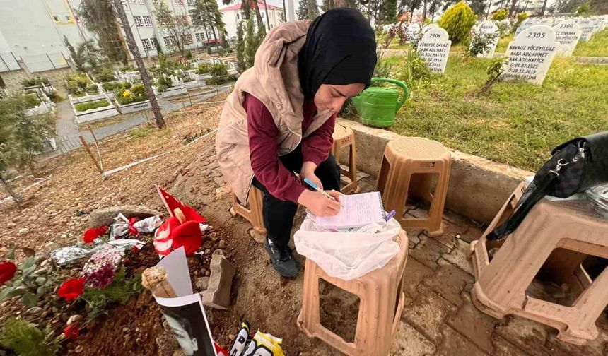 Saldırıda can veren çocukların mezarlarına bırakılan notlar duygulandırdı