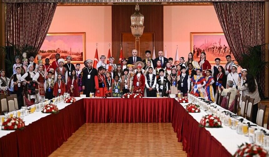 TBMM Başkanı Kurtulmuş, Meclis'te dünya çocuklarını kabul etti