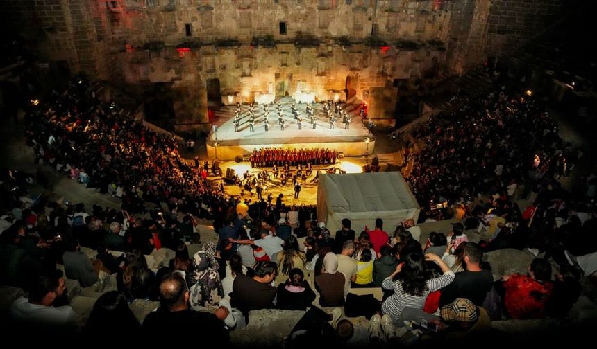 Aspendos Antik Tiyatrosu'nda 'Gençlik ve Spor Şöleni' düzenlendi