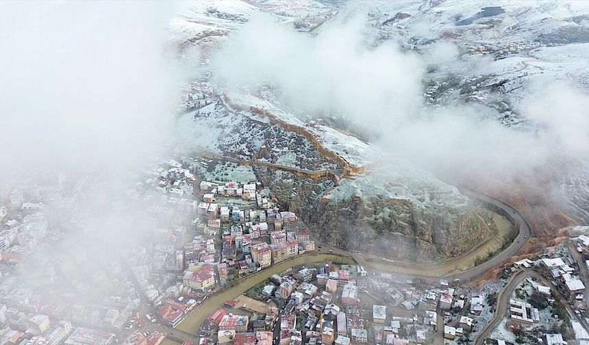 Bayburt'ta kar yağışı etkili oldu