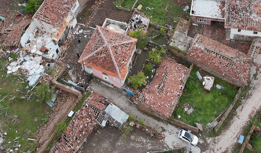 Çorum'da hortum nedeniyle zarar gören Oyaca köyü havadan görüntülendi