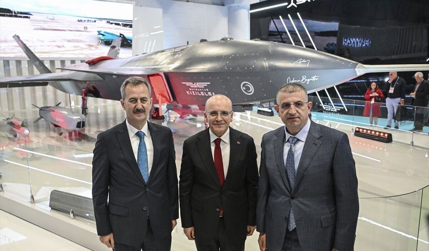 Hazine ve Maliye Bakanı Şimşek, SAHA 2026'yı ziyaret etti: