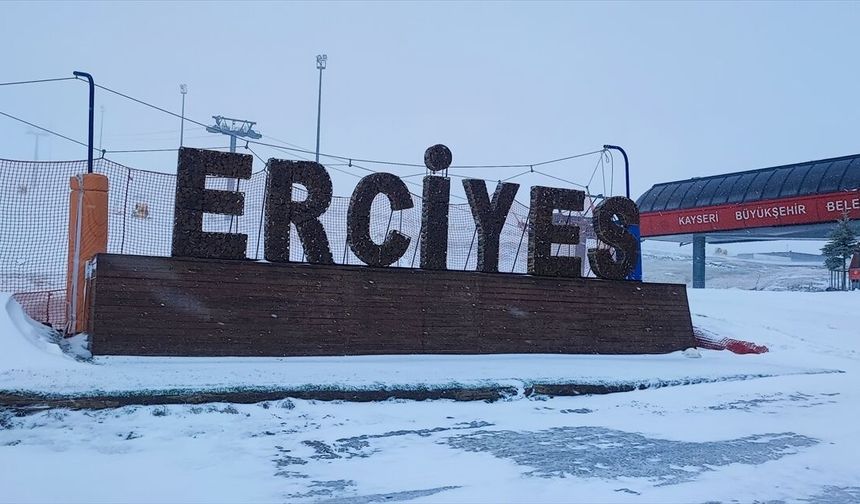 İç Anadolu'nun zirvesi 'Erciyes'e mayıs ayında kar yağdı