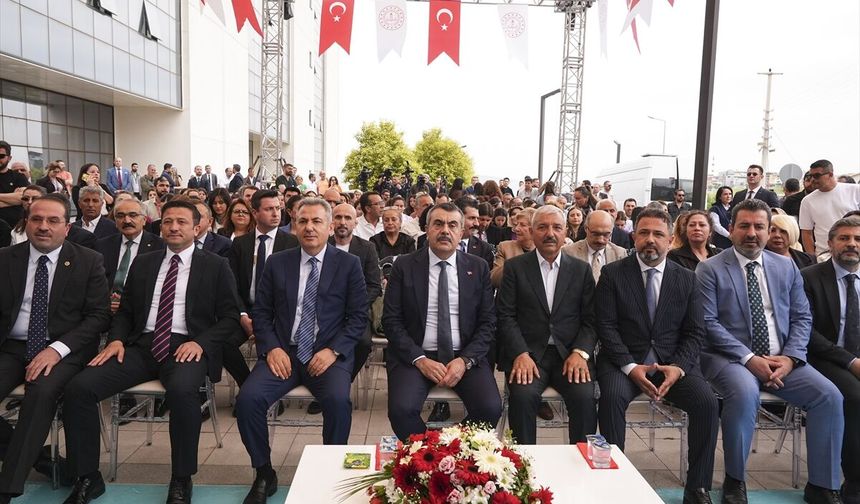 Milli Eğitim Bakanı Tekin, İzmir'de anaokulunun açılışını gerçekleştirdi