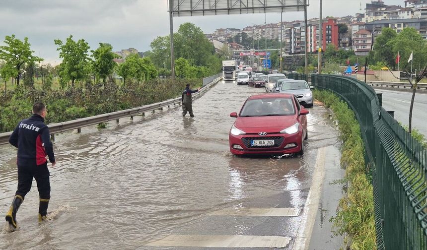 Su altında kalan Zonguldak-Alaplı çevre yolunda ulaşım aksadı