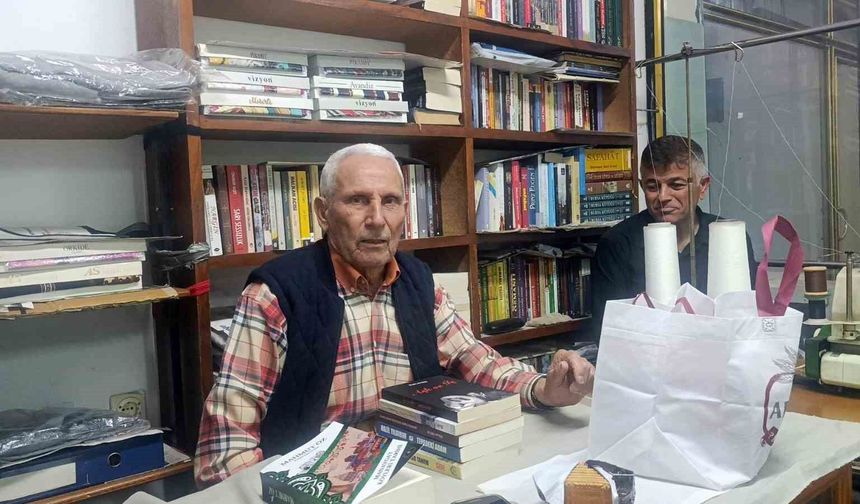 70 yıllık terzi iş yerini kütüphaneye çevirdi