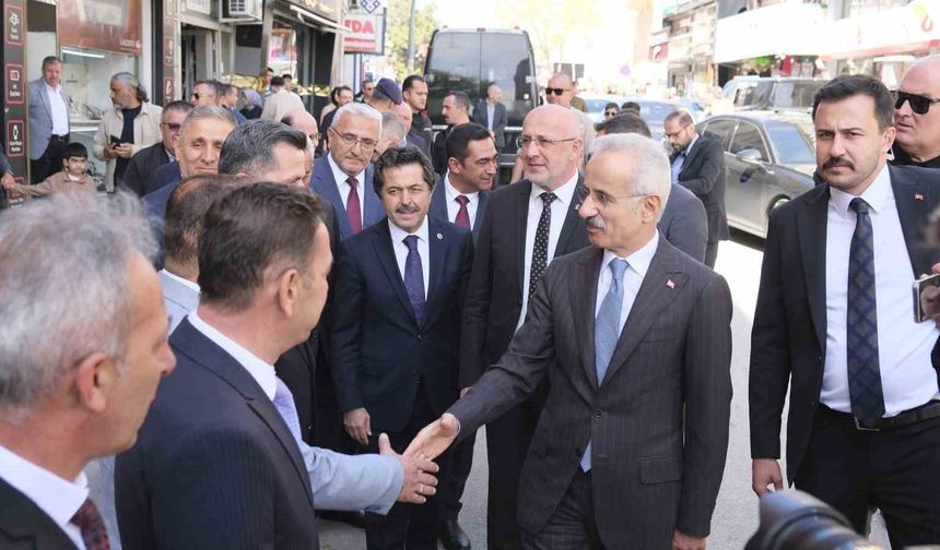 Bakan Uraloğlu: 'Hızlı trenle Karaman'dan sadece Konya'ya, İstanbul'a, Ankara'ya değil Akdeniz'e de ulaşmış olacağız'