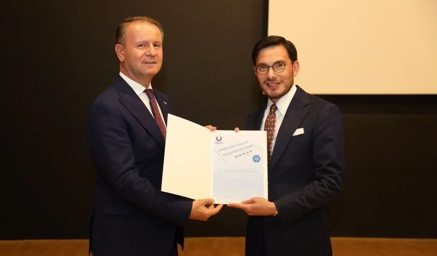 Başkan Yazıcıoğlu'na 'Babadan Oğula Devlet Adamı' ödülü