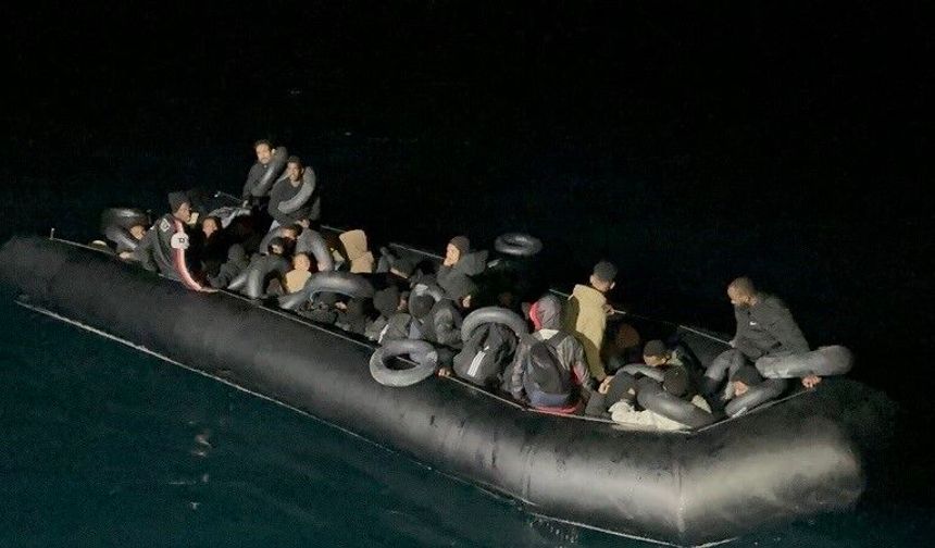 İzmir'de 43 düzensiz göçmen yakalandı