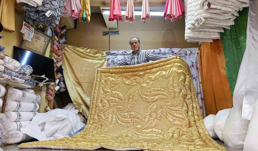 Kraliçe 2. Elizabeth'in yorganını yapan İnegöllü 60 yıldır mesleğine sıkı sıkı sarılıyor