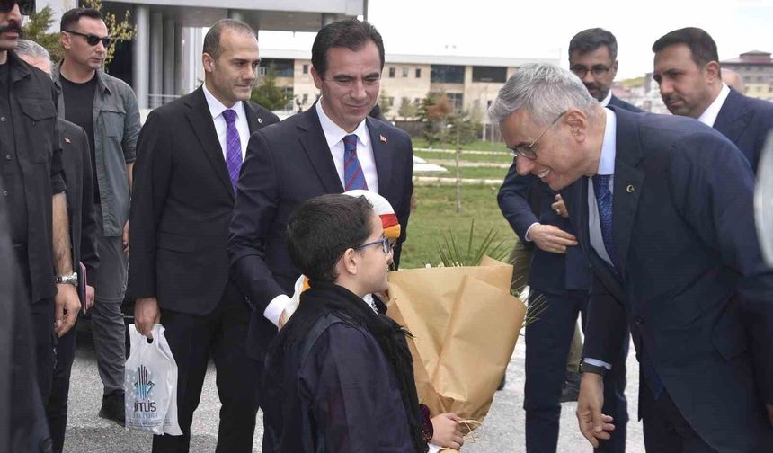 Sağlık Bakanı Memişoğlu: 'Bitlis'ten başka ile hasta gitmesini engelleyecek şekilde bütün planlamalarımızı yapacağız'