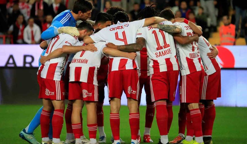 Süper Lig'e veda edecek son takım yarın belli olacak