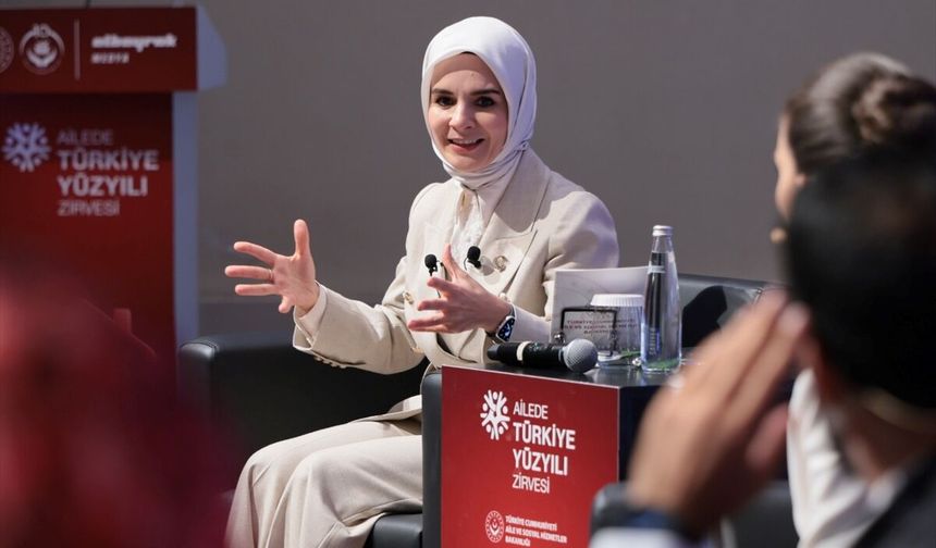 Bakan Göktaş, 'Ailede Türkiye Yüzyılı Zirvesi'ndeki özel oturumda konuştu:
