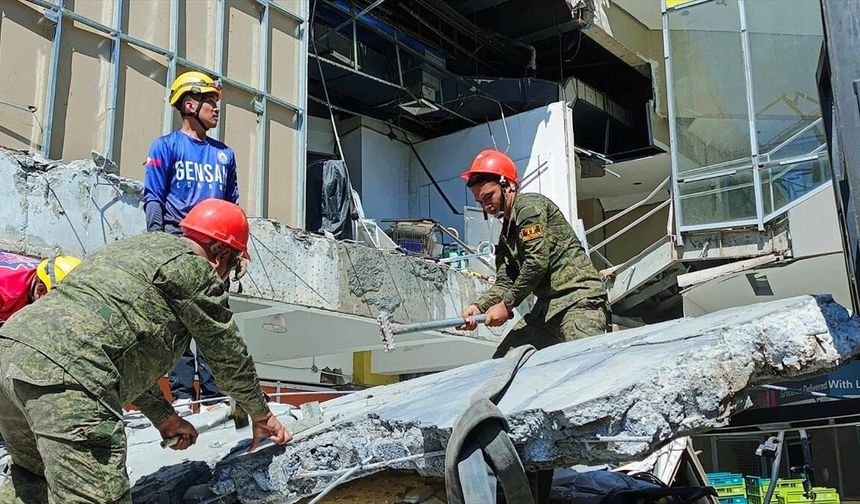 Filipinler'in Mindanao bölgesinde meydana gelen 7,8 büyüklüğündeki depremde 15 kişi öldü