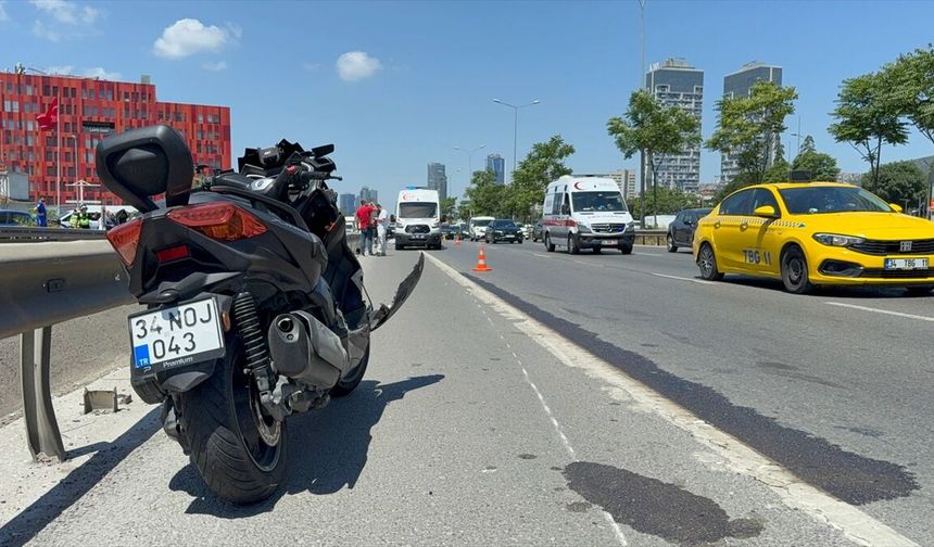 Kartal'da iki motosikletin çarpıştığı kazada 2 kişi öldü, 1 kişi yaralandı