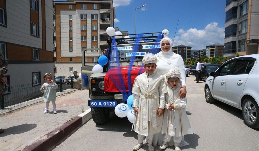 Şehit çocukları polis konvoyu eşliğinde sünnet düğününe götürüldü