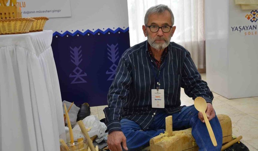 55 yıldır şimşir ağacından tahta kaşık yapıyor