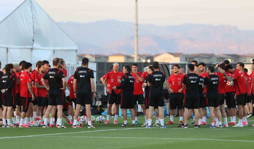 A Milli Futbol Takımı, Arizona'daki ilk antrenmanını taraftara açık yaptı