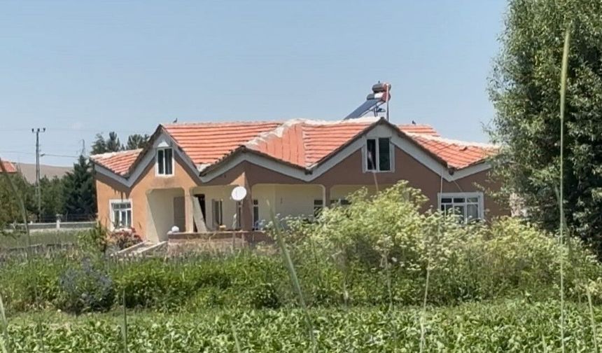 Ankara'da operasyon düzenlenen DEAŞ mensuplarının evindeki incelemeler devam ediyor