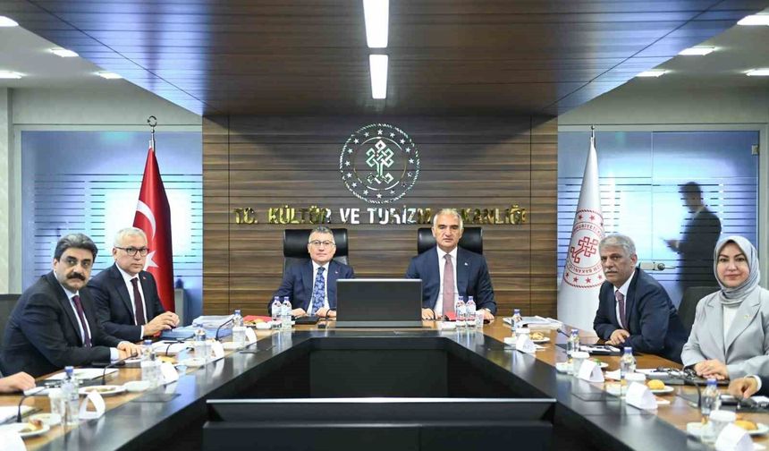 Bakan Ersoy: 'Sivas'ın turizm potansiyelini daha da ileri taşıyacak yol haritasını değerlendirdik'