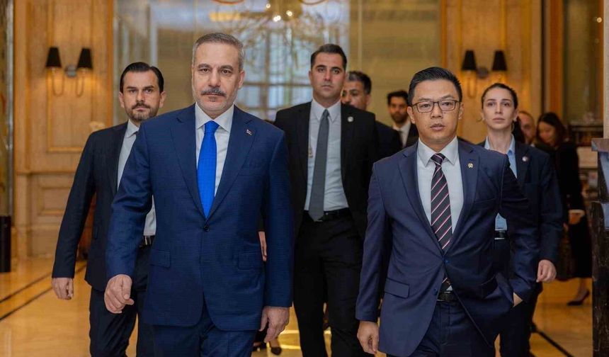 Dışişleri Bakanı Fidan, Endonezyalı mevkidaşı Sugiono ile görüştü
