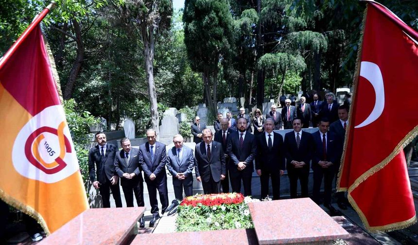 Dursun Özbek, Ali Sami Yen ve Süleyman Seba'nın kabrini ziyaret etti