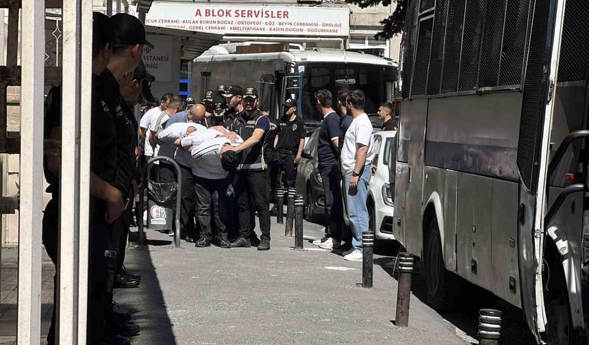 İstanbul merkezli 7 ilde düzenlenen suç örgütü operasyonunda gözaltına alınan 45 şüpheli adliyeye sevk edildi