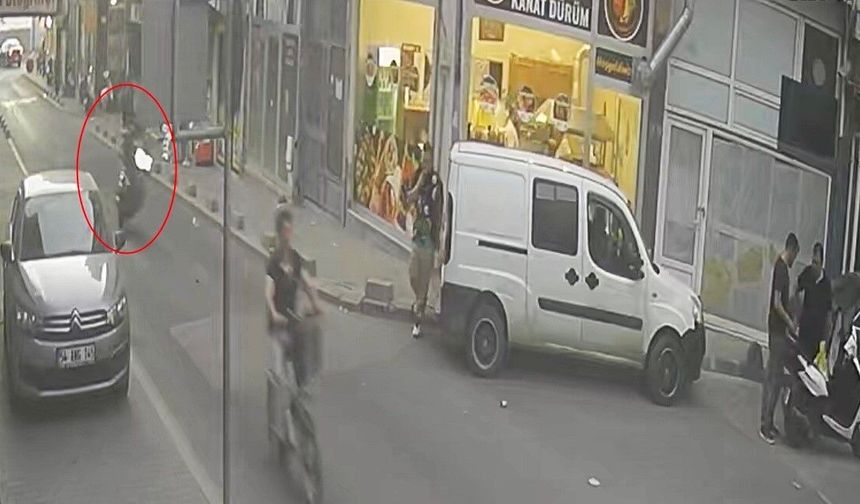 Tekirdağ'da ön teker şovu kazayla bitti, yaya ezilmekten son anda kurtuldu: Korkunç anlar kamerada