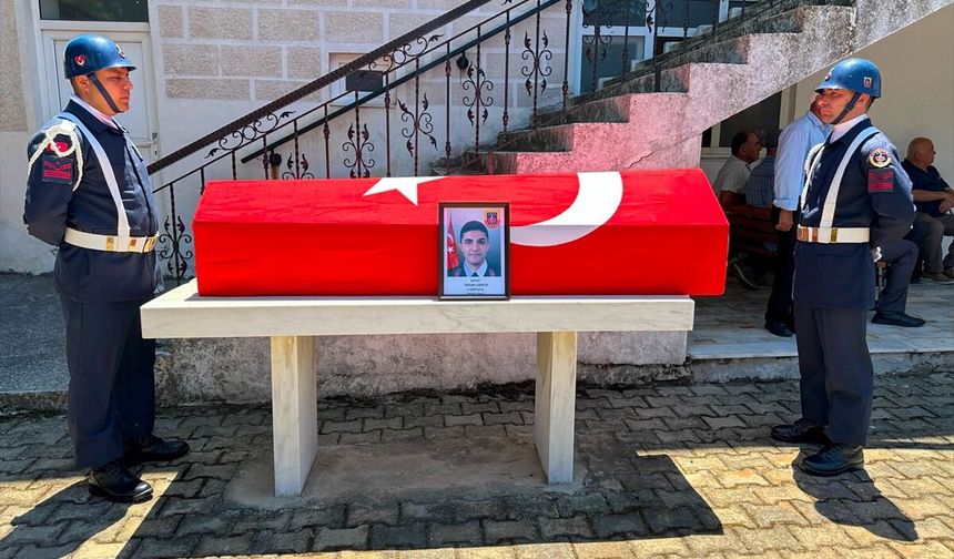 Afyonkarahisar'daki trafik kazasında ölen uzman çavuş, Uşak'ta toprağa verildi