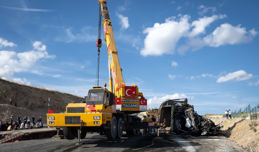 Ankara'da freni patlayan hafriyat kamyonunun karıştığı kazada 2 kişi öldü