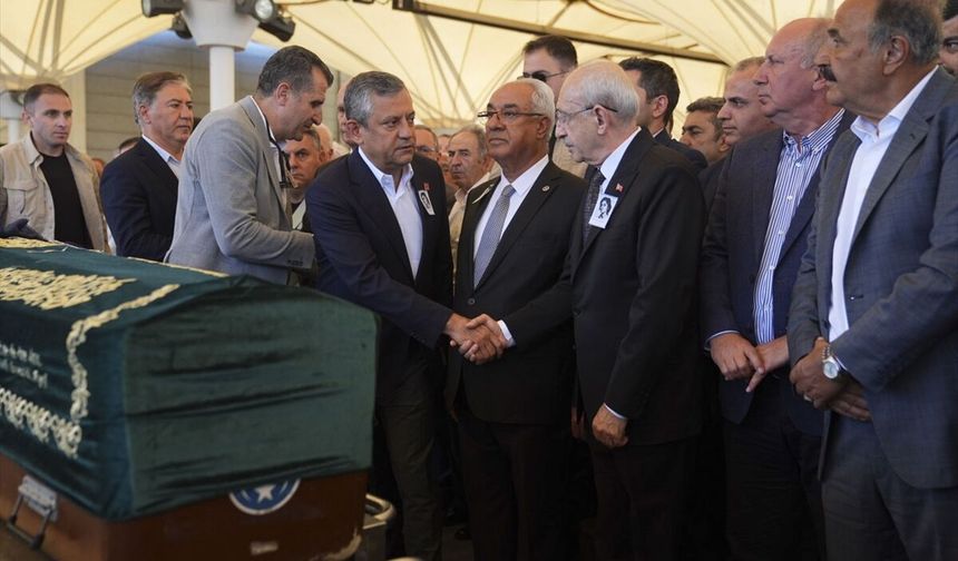 Eski CHP Genel Başkanı Deniz Baykal'ın eşi Olcay Baykal, başkentte son yolculuğuna uğurlandı