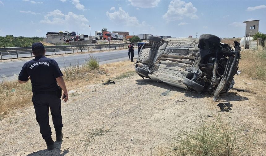 Gaziantep'te şarampole devrilen otomobildeki 1 kişi öldü, 8 kişi yaralandı