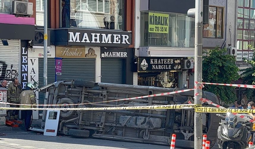 İETT otobüsü ile ambulansın çarpışması sonucu 5 kişi yaralandı
