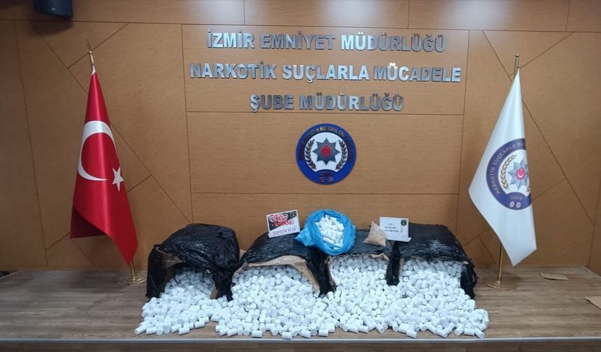İzmir'de çok miktarda uyuşturucu sokak satıcılarına dağıtılmadan ele geçirildi