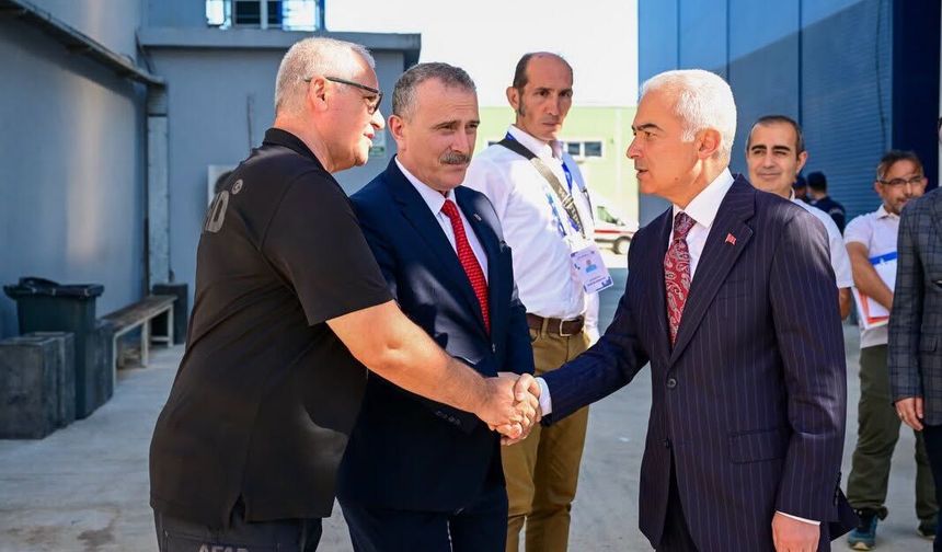 Kırklareli Valisi Turan, patlamanın meydana geldiği fabrikada incelemede bulundu