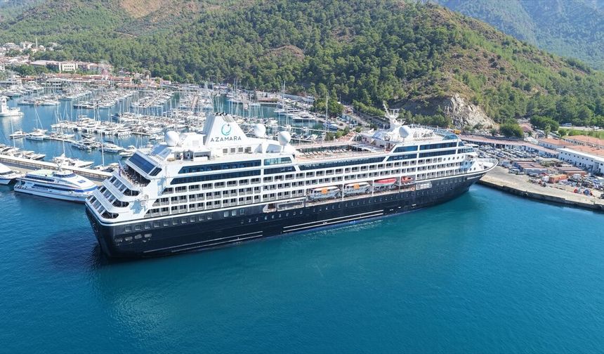 Lüks kruvaziyer 'Azamara Onward' Marmaris'e 649 turistle geldi