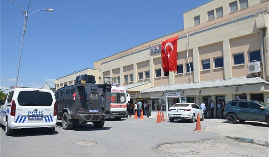 Muş'ta devrilen traktörün römorkundaki 1 kişi öldü, 23 kişi yaralandı