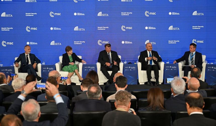 NATO Ankara Zirvesi bünyesinde 'Zirveye Doğru' paneli düzenlendi