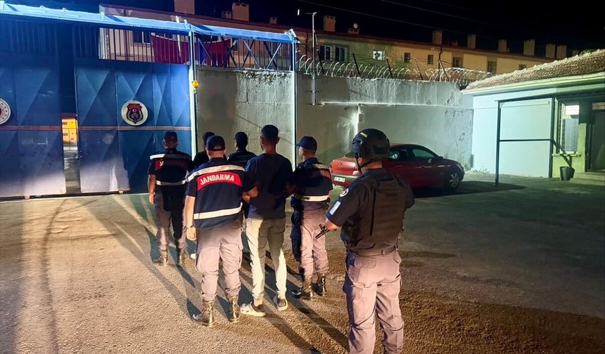 Nevşehir'de tarladan güneş enerji paneli çaldıkları iddiasıyla 3 zanlı tutuklandı