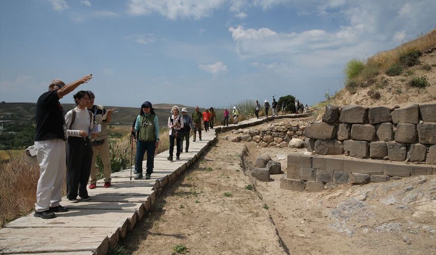 Urartuların görkemli yapılarından Ayanis Kalesi turistlerin rotasında