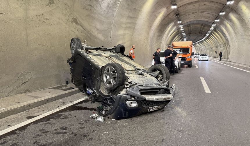 Zonguldak'ta tünelde duvara çarpıp takla atan otomobildeki 2 kişi yaralandı