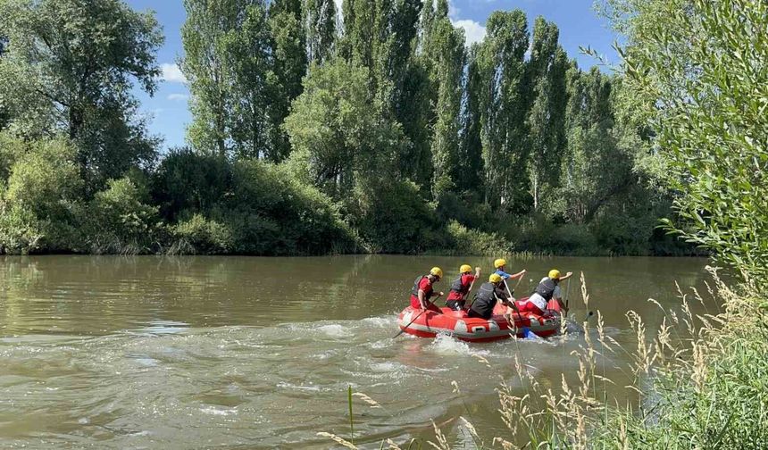 Kars'ta ilk kez rafting heyecanı! Temel eğitim kampı başladı