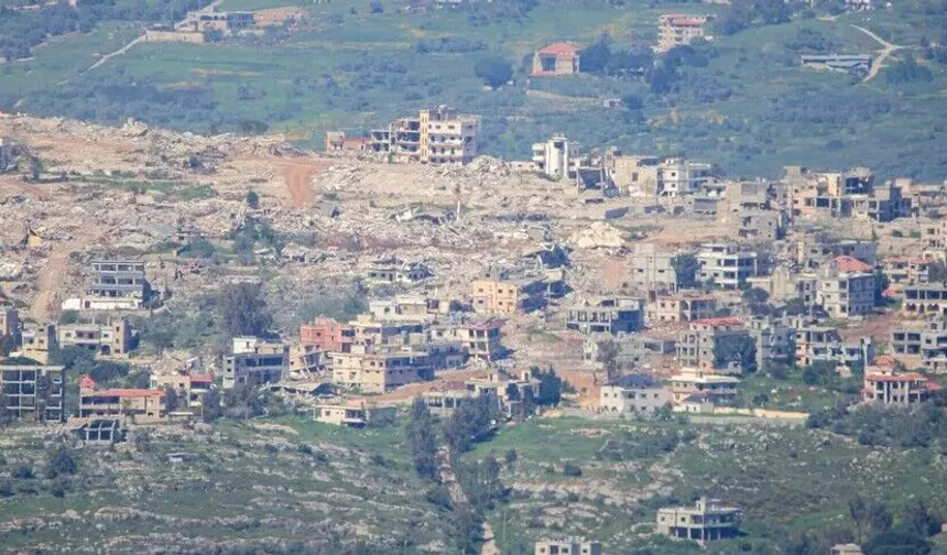 İsrail, ateşkese rağmen Lübnan'da patlayıcılarla yıkımlara devam ediyor