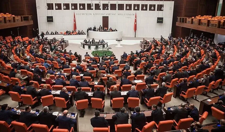 Öğrenci affına ve yükseköğretime ilişkin düzenlemeleri içeren kanun teklifi komisyonda kabul edildi