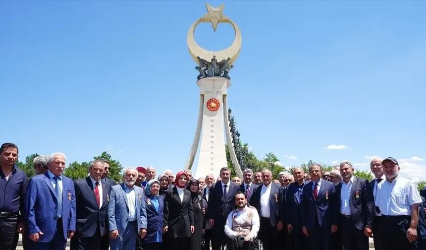 Cumhurbaşkanı Yardımcısı Yılmaz, 15 Temmuz Şehitler Anıtı'ndaki törene katıldı