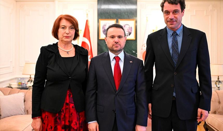 Adalet Bakanı Gürlek, Uğur Mumcu'nun ailesiyle görüştü